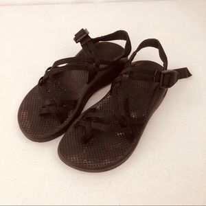 Black two z strap Chacos size 7- amazing condition
